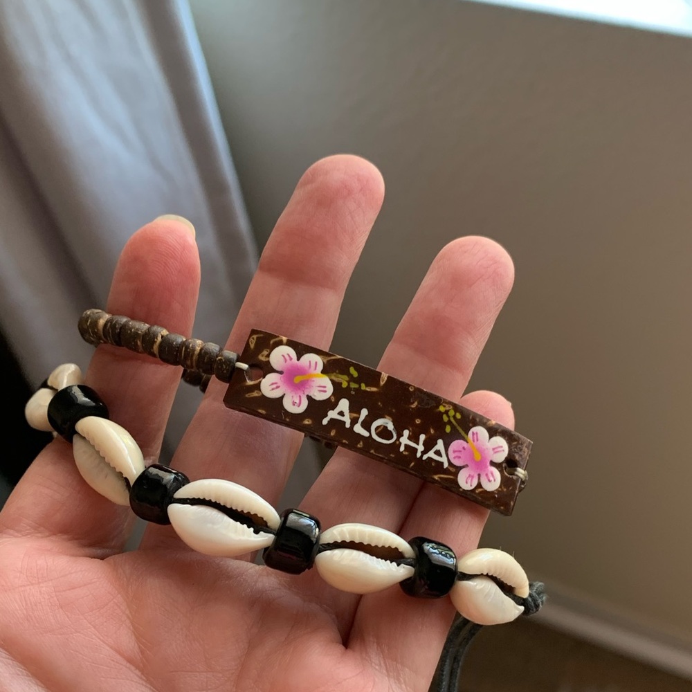 Aloha Shell and Bead Bracelet Set - Picture 8 of 8
